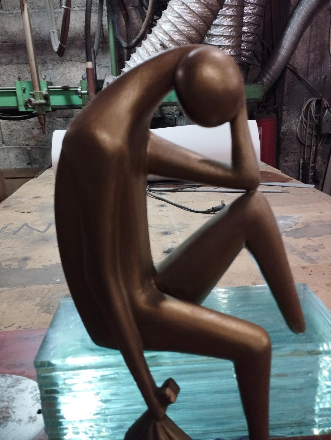 Ο “Σκεπτόμενος” ένα γλυπτό που ενσαρκώνει τον απανταχού πρόσφυγα