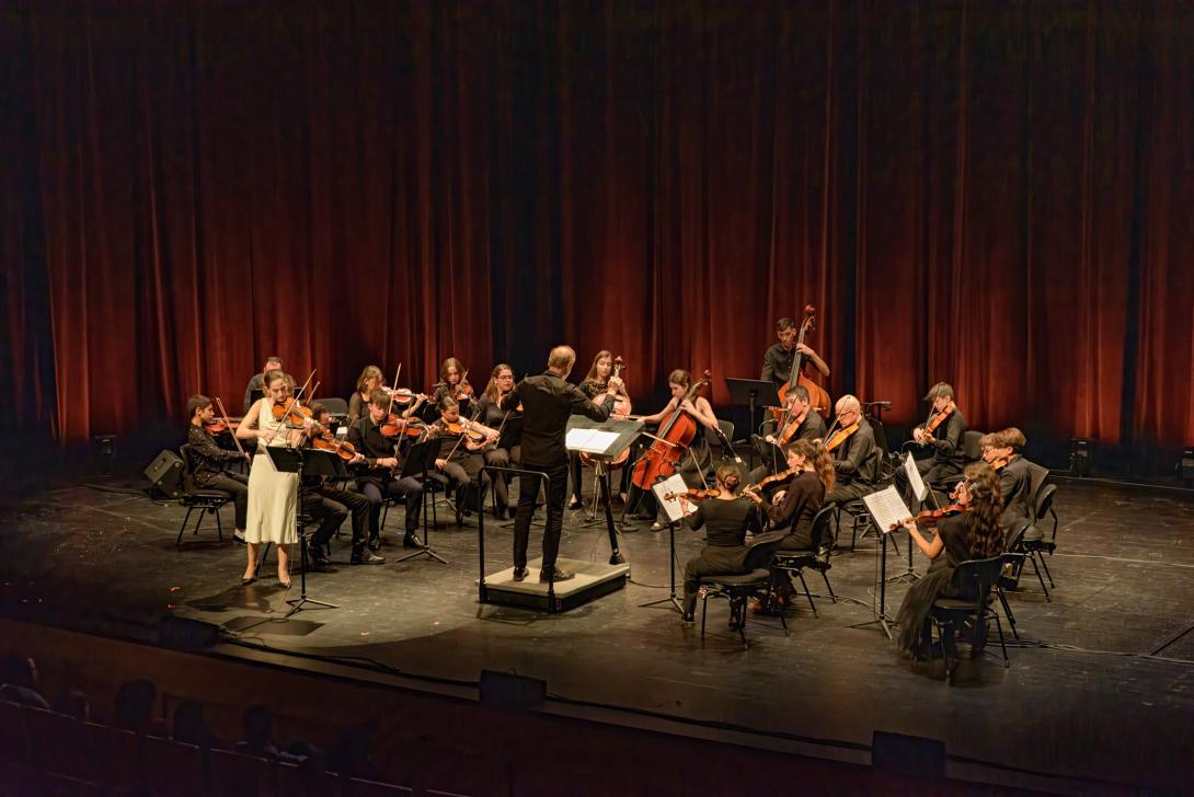 ΣΥΜΦΩΝΙΚΗ ΟΡΧΗΣΤΡΑ ΝΕΩΝ ΚΡΗΤΗς