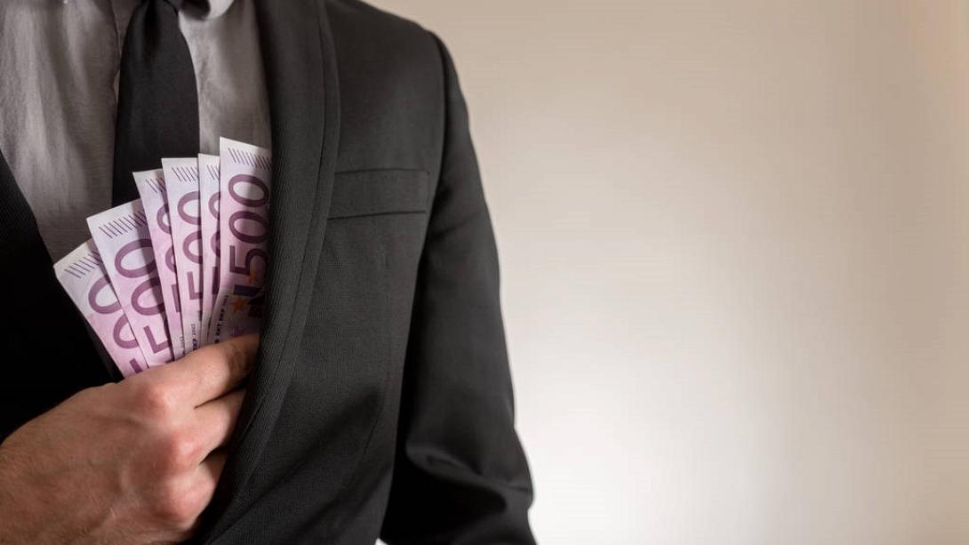 τοκογλύφος