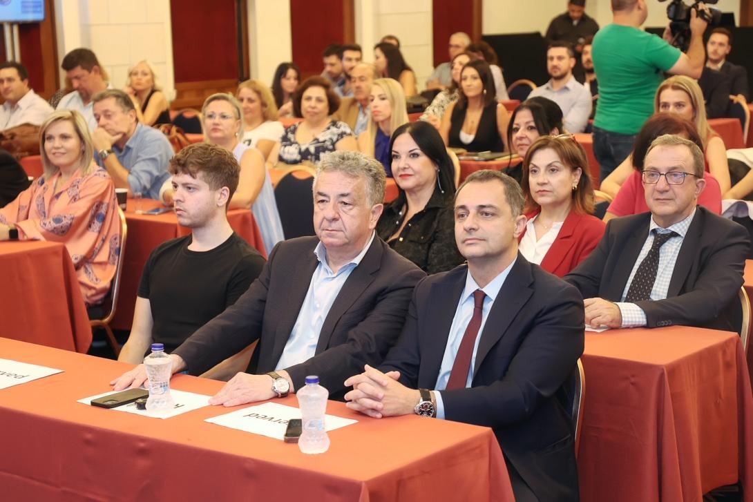 ΑΡΝΑΟΥΤΑΚΗΣ 