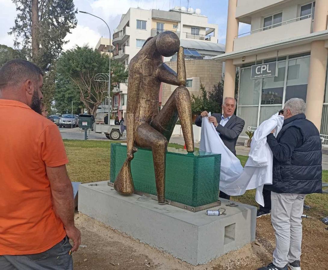 γλυτο - σκεπτομενος προσφυγας