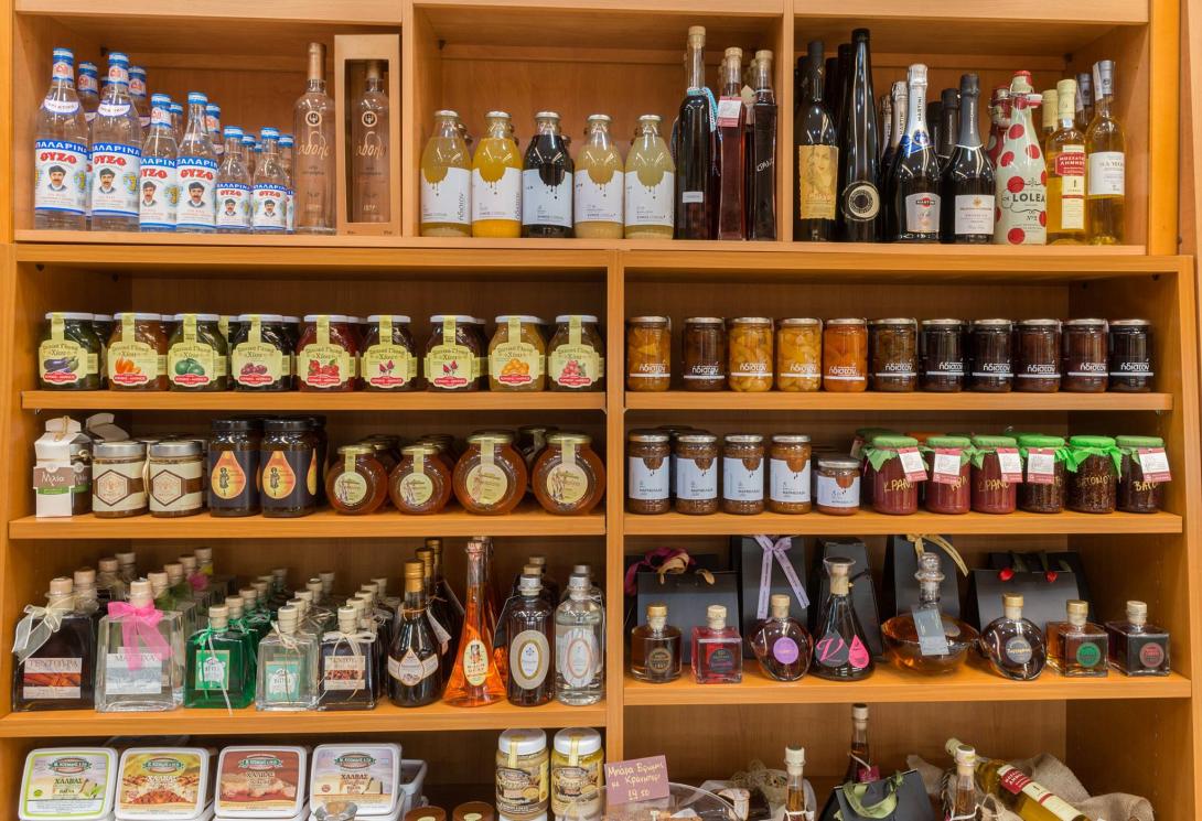 ραφι με μελι και μαρμελαδες