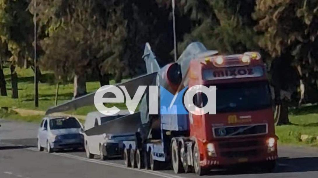 πολεμικο σκαφος σε φορτηγο