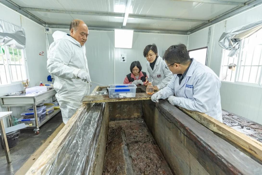 κινα αρχαιος ταφος