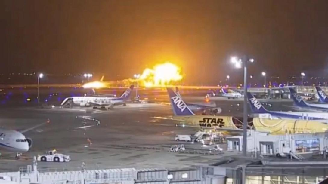 φωτιά αεροπλάνο ιαπωνία