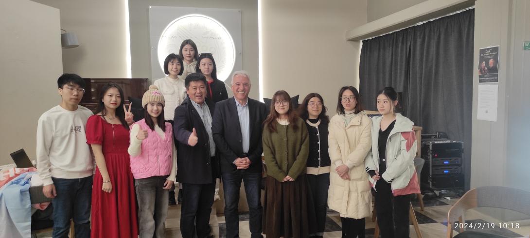 ΚΙΝΕΖΟΙ ΦΟΙΤΗΤΕς