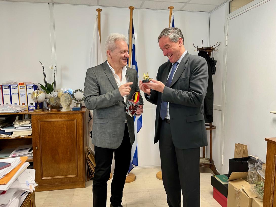 ΚΑΛΟΚΑΙΡΙΝΌς ΒΡΕΤΑΝΟς ΠΡΕΣΒΗς