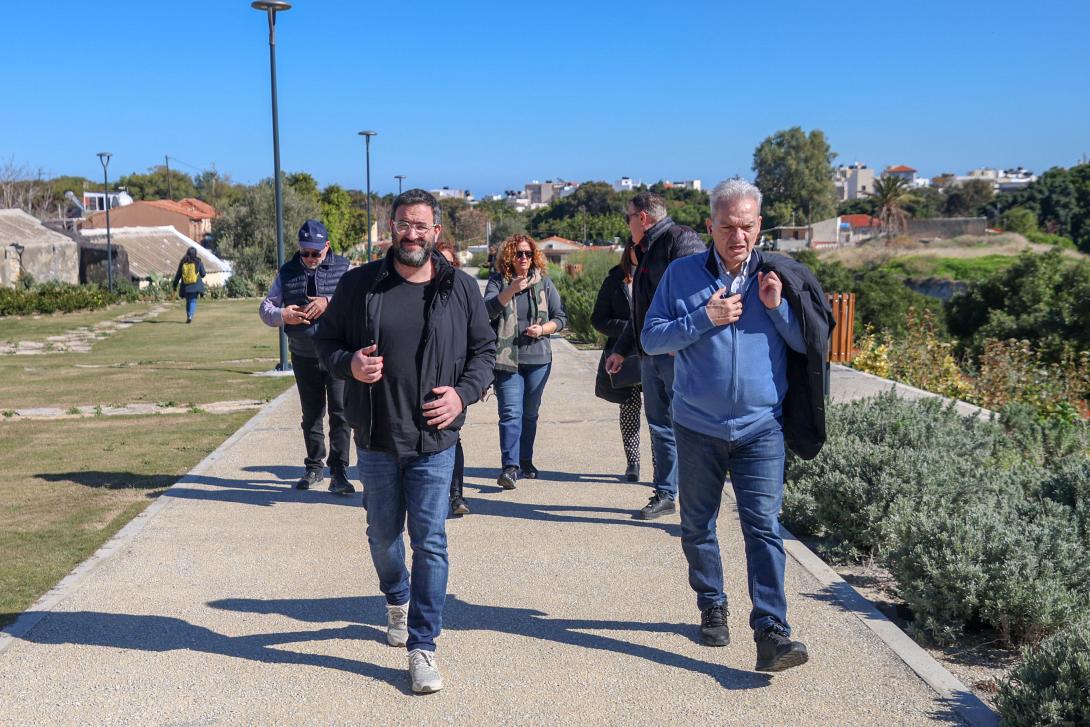 ΚΑΛΟΚΑΙΡΙΝΟς - ΕΝΕΤΙΚΑ ΤΕΙΧΗ