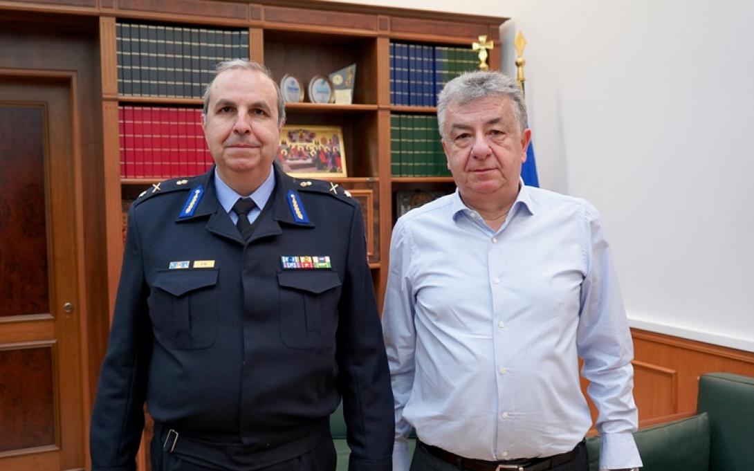 Σεληνιωτάκης - Αρναουτάκης