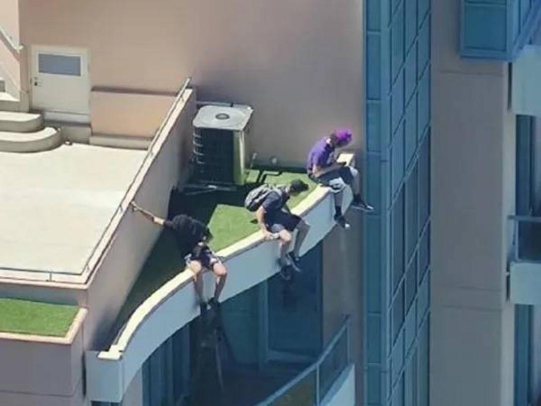 νεαροί - ουρανοξύστης 