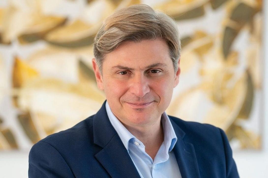 νίκος φαραντούρης