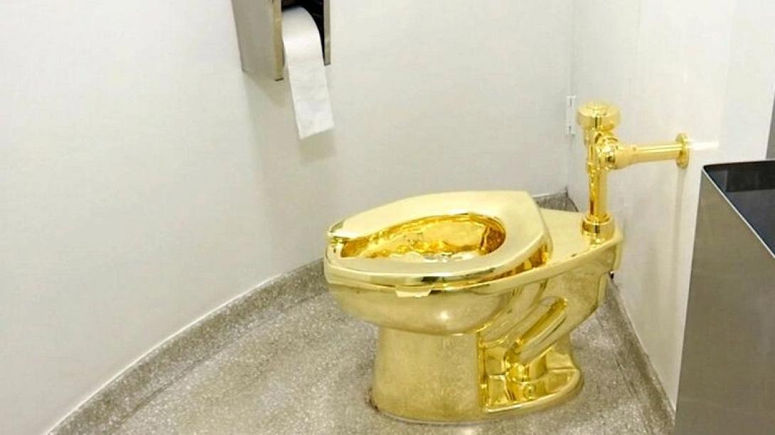 χρυση τουαλετα