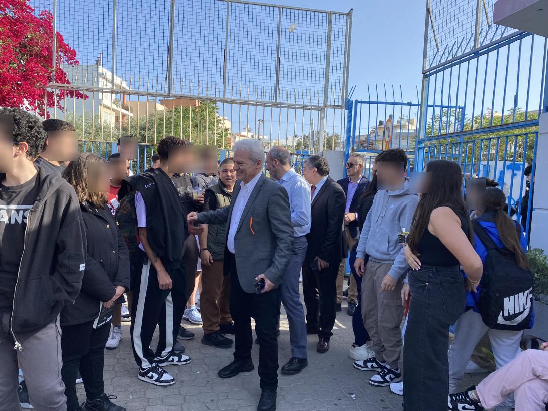 Στο Γενικό Λύκειο Νέας Αλικαρνασού ο Δήμαρχος Ηρακλείου  και ο Γενικός Γραμματέας του Υπουργείου Περιβάλλοντος & Ενέργειας για την ανακύκλωση 