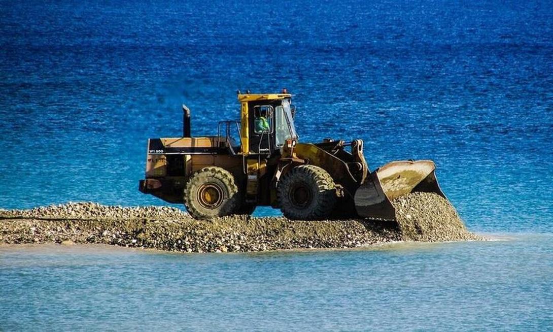 παραλία - κατεδάφιση 