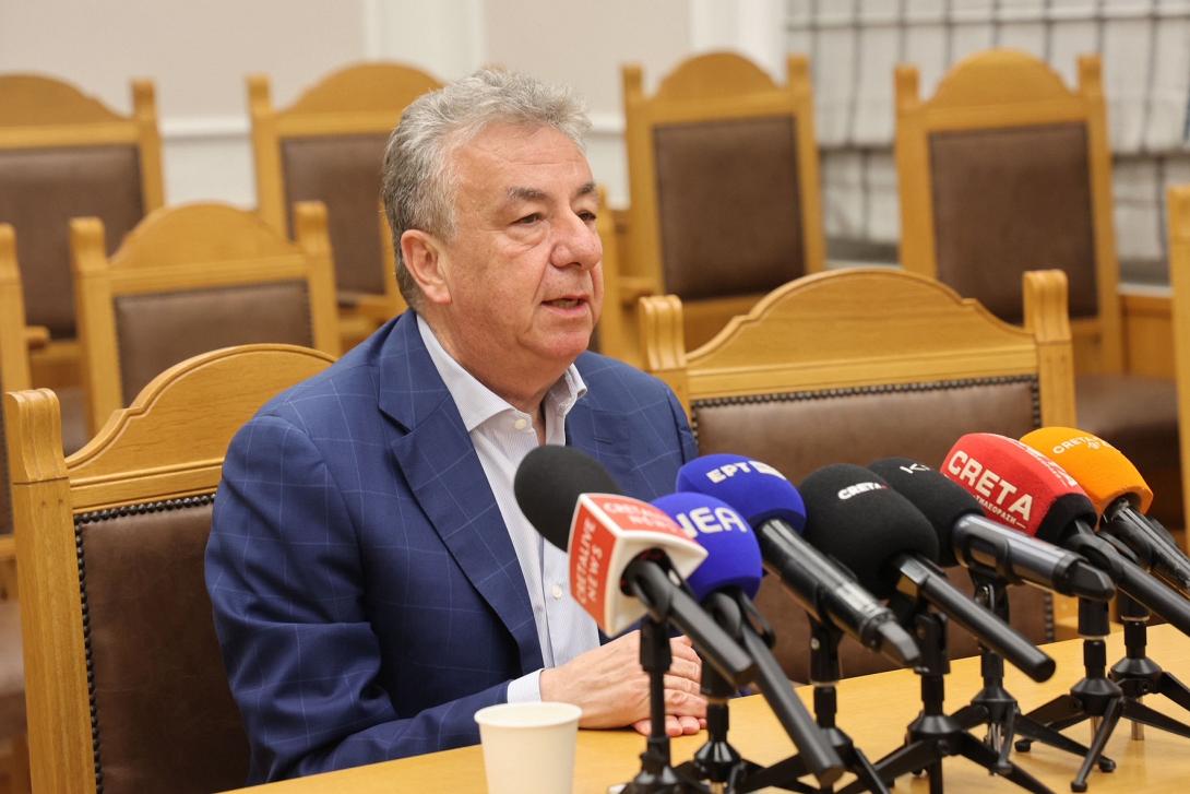 Σταύρος Αρναουτάκης 