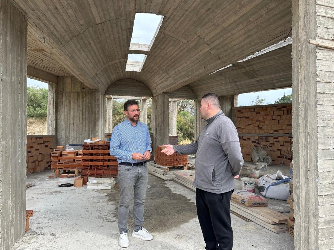 Στο Αμμούδι ο Δήμαρχος Μαλεβιζίου Μεν. Μποκέας