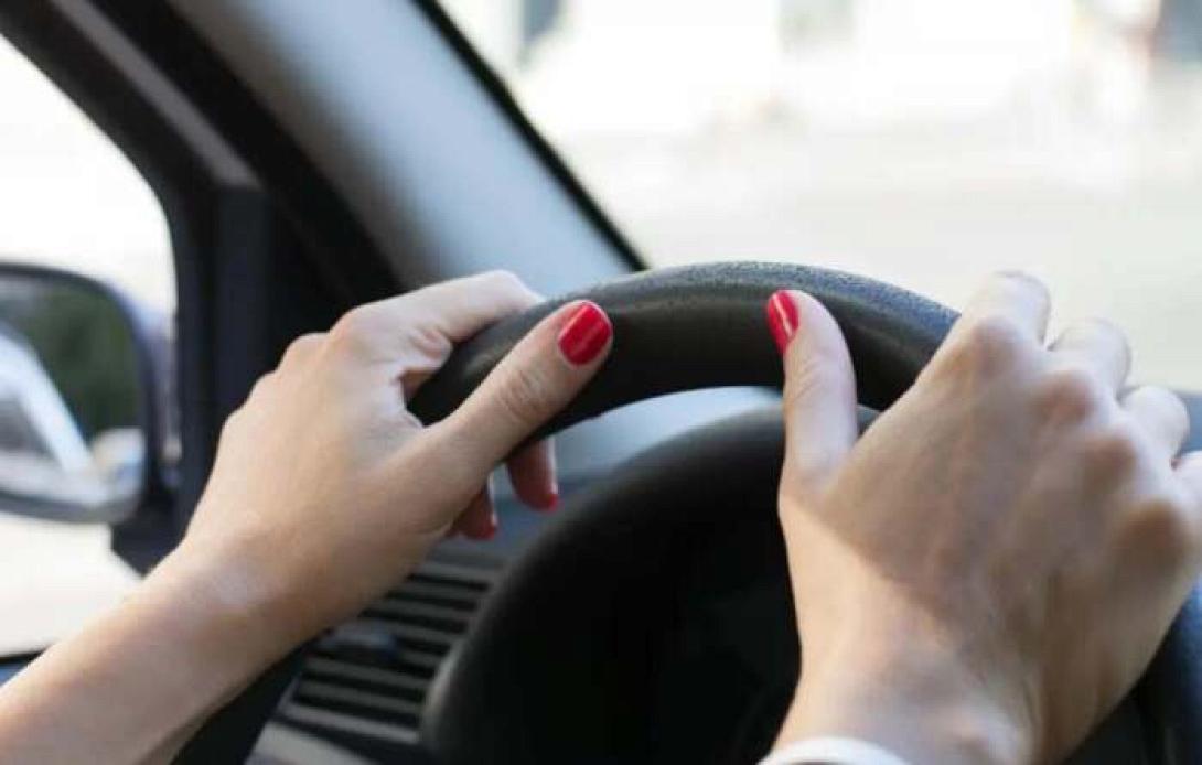 γυναίκα οδηγός