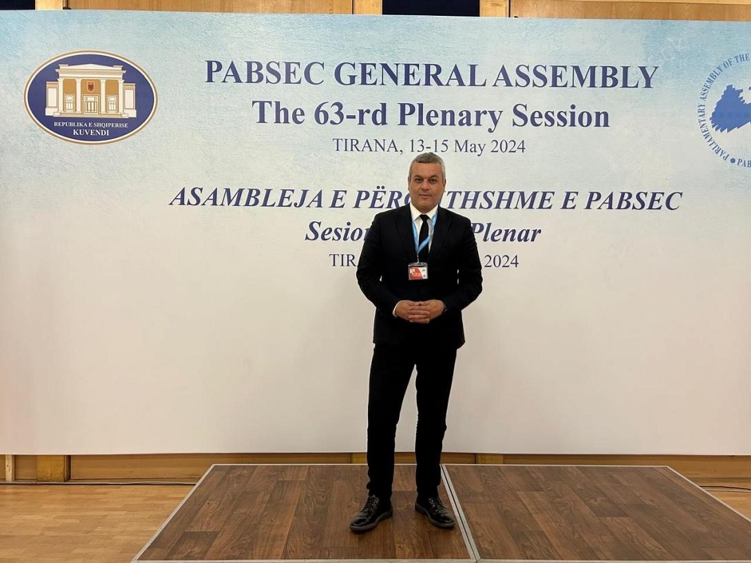 Χάρης Μαμουλάκης