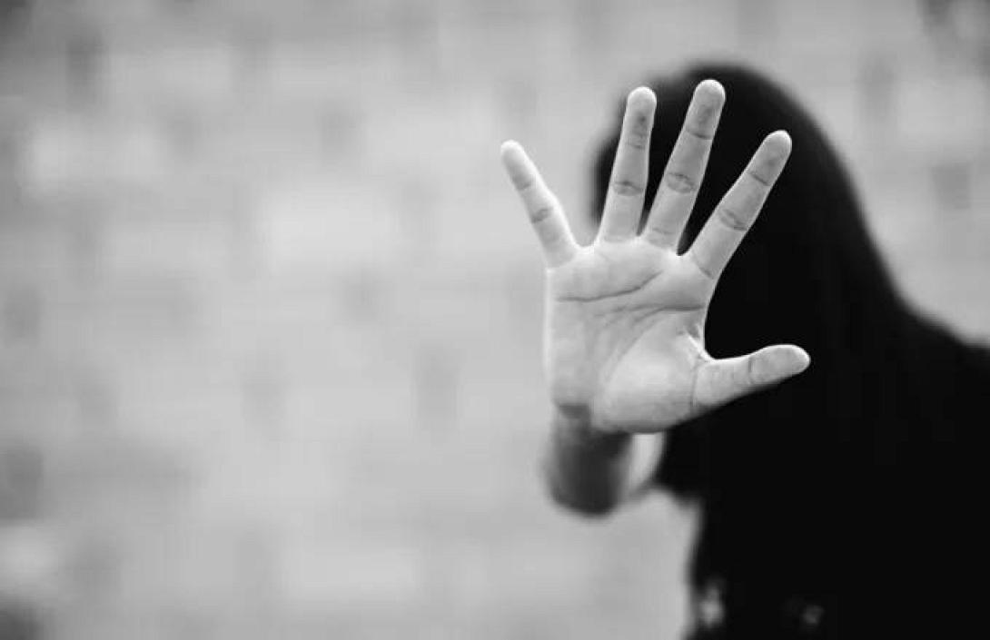 βία - κακοποίηση