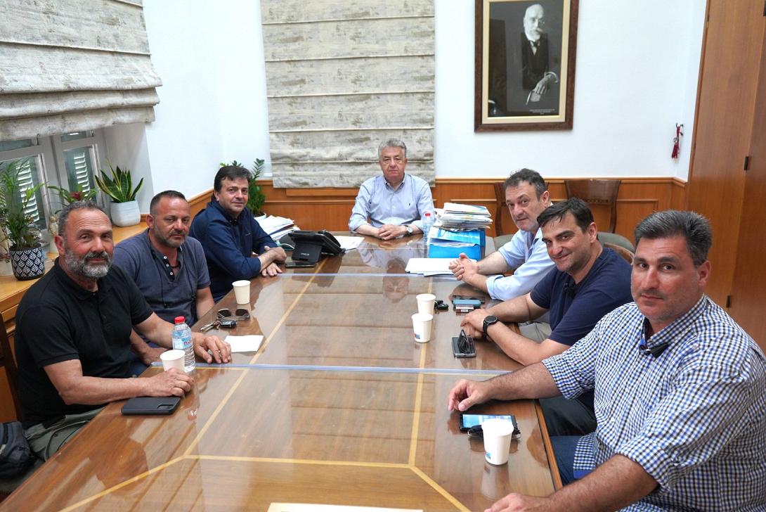 Συνάντηση Περιφερειάρχη Κρήτης με Σωματείο Οδηγών  Τουριστικών Λεωφορείων 