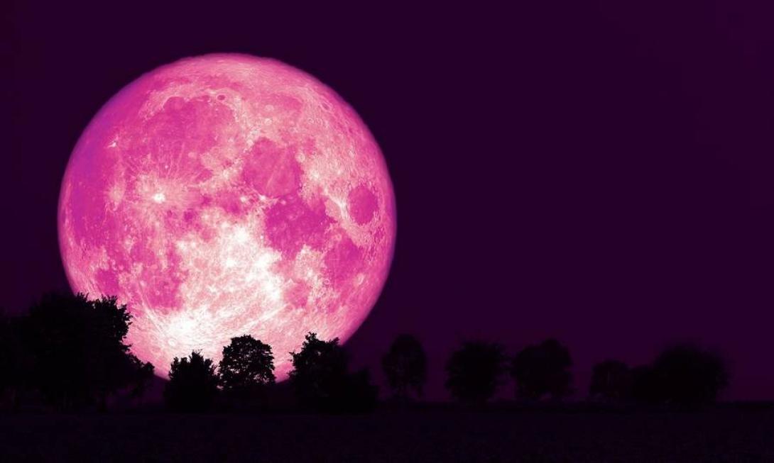 «φεγγάρι της φράουλας»