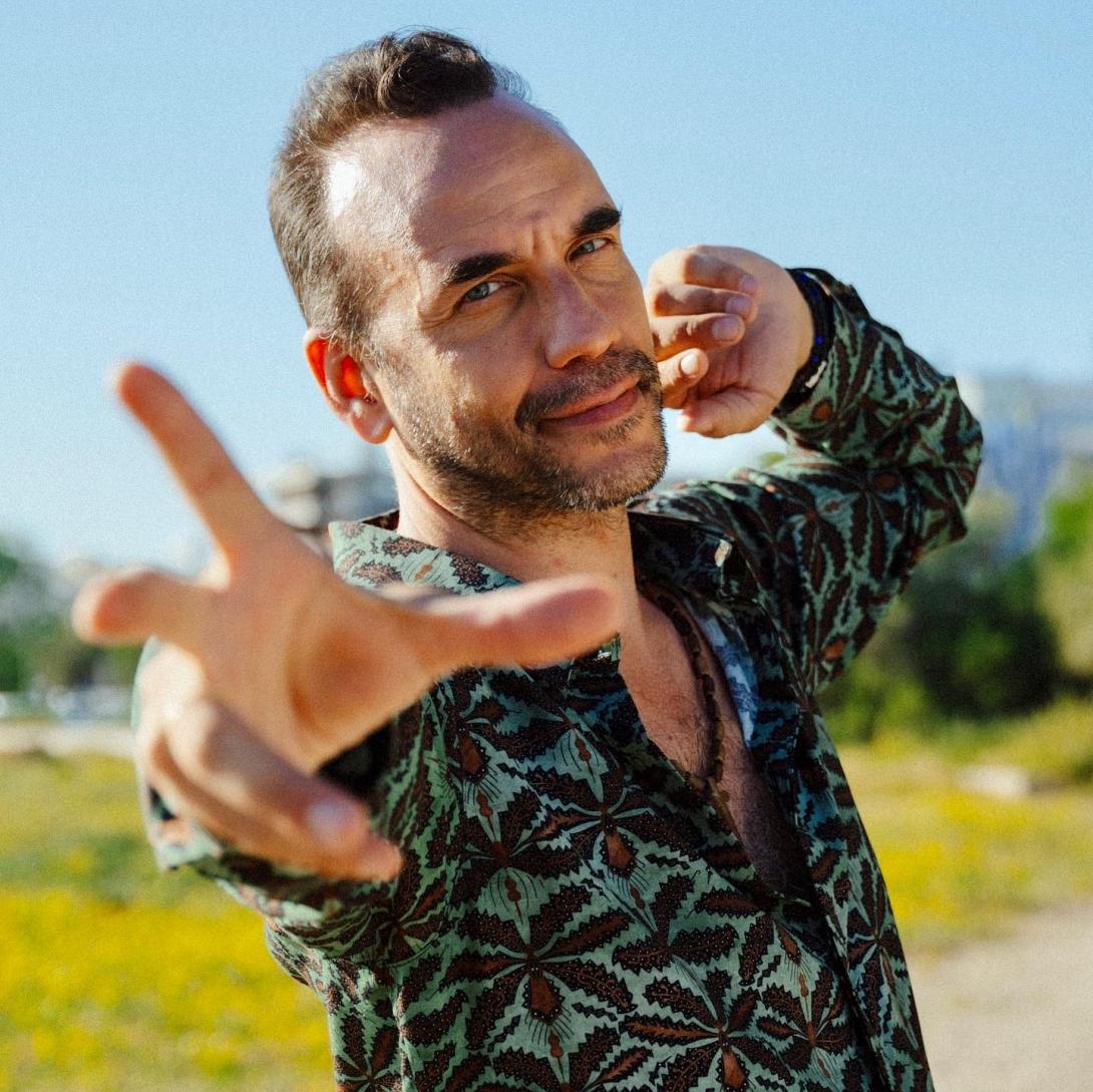 μουζουρακης