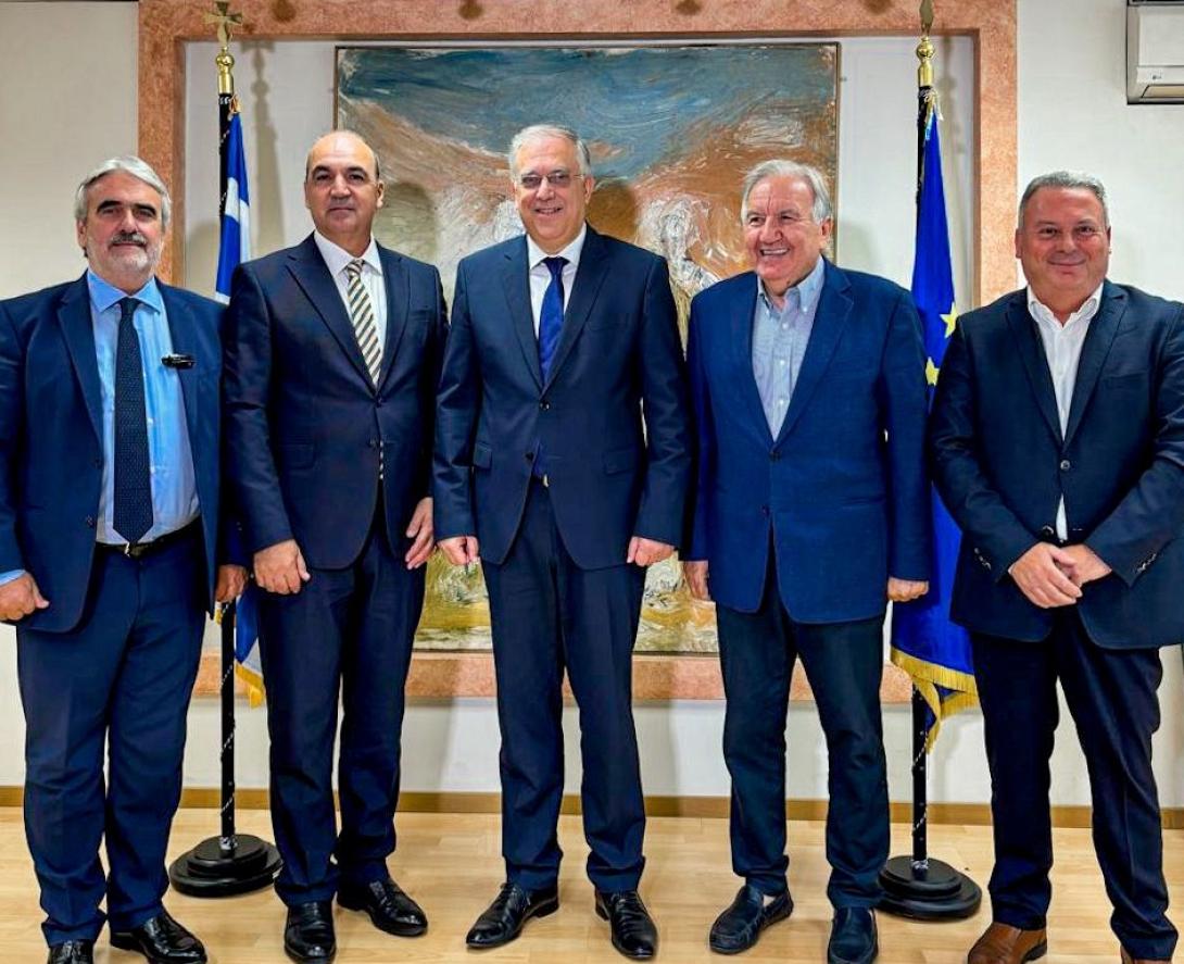 ΘΕΟΔΩΡΑΚΑΚΟΣ ΜΕ ΕΠΙΜΕΛΗΤΗΡΙΑ