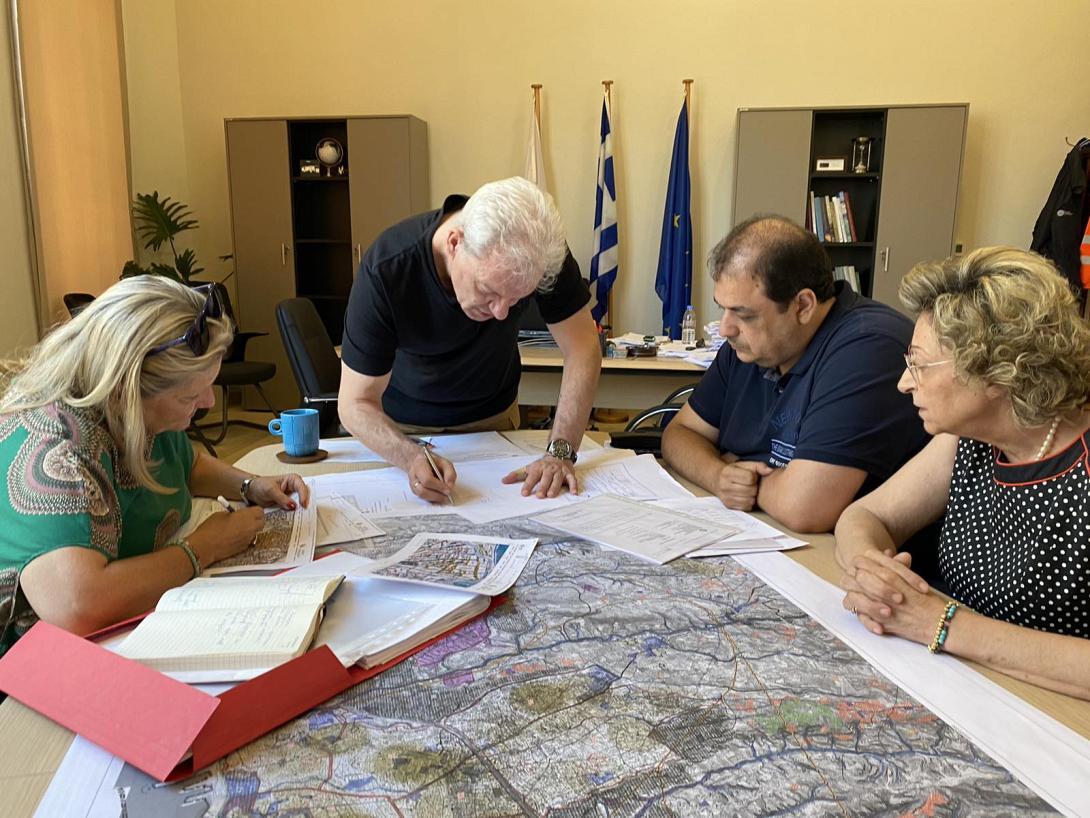 ΚΑΛΟΚΑΙΡΙΝΟΣ ΜΕ ΣΥΝΕΡΓΑΤΕΣ ΤΟΥ