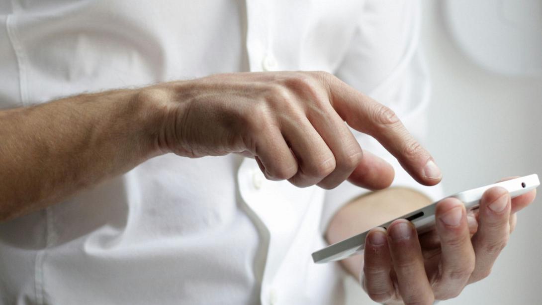 panic button - άνδρας - τηλέφωνο 