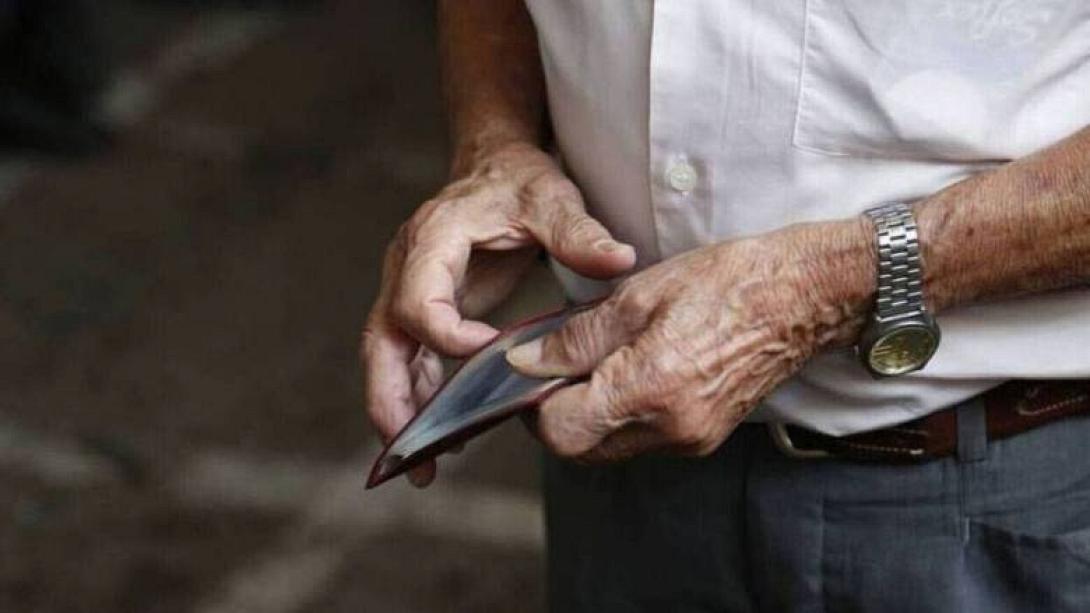 ηλικιωμένος - χρήματα