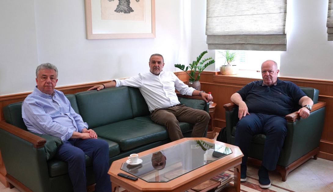 Καλαμπόκης - Αρναουτάκης