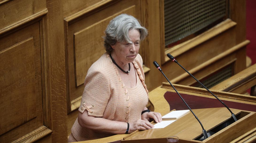 Αθηνά Λινού