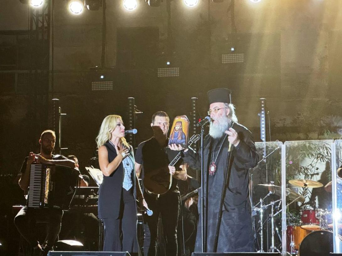 ΠΕΓΚΥ ΖΗΝΑ - ΑΜΦΙΛΌΧΙΟς