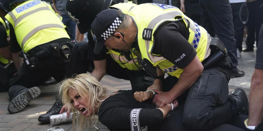 Βρετανία διαδηλώσεις