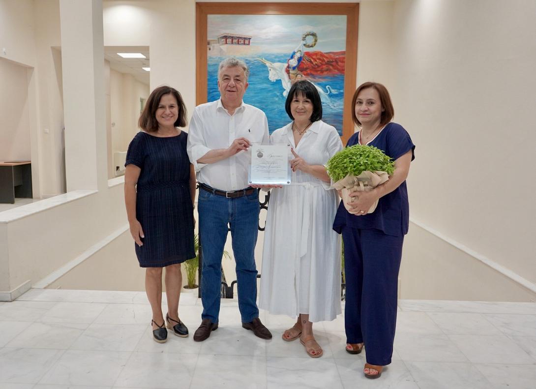 κρητικη κουζινα - τιμητικη πλακετα