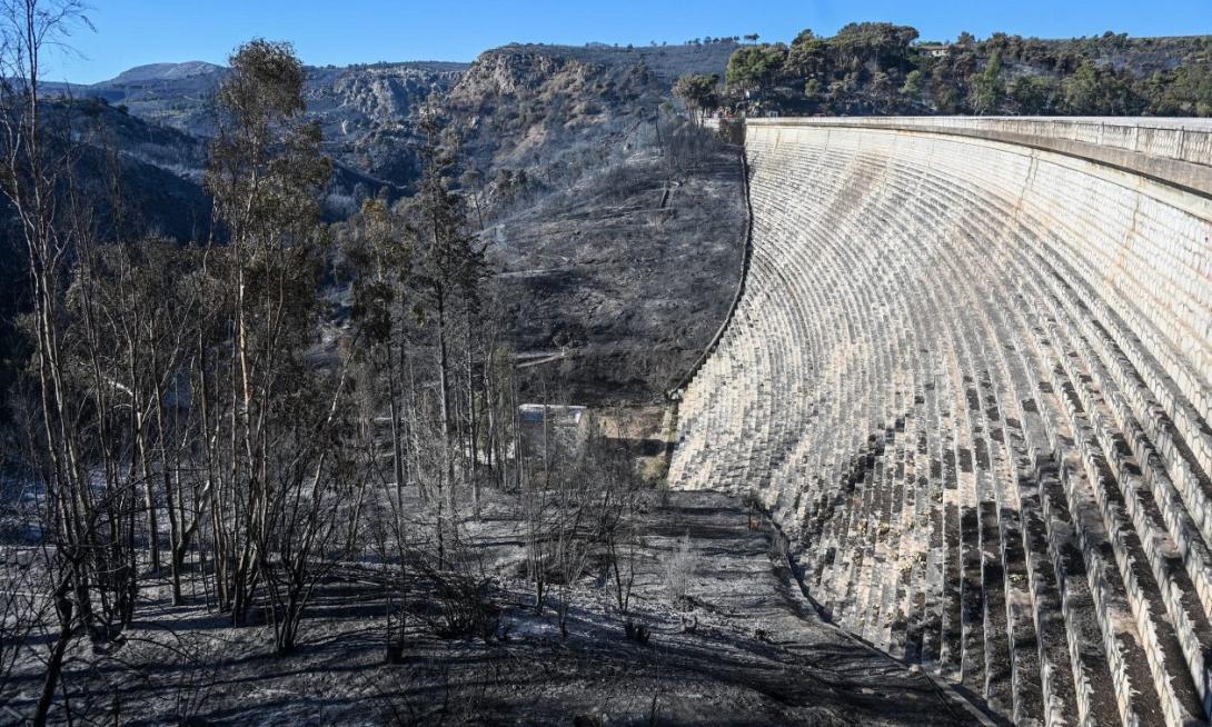 καμένα Αττική