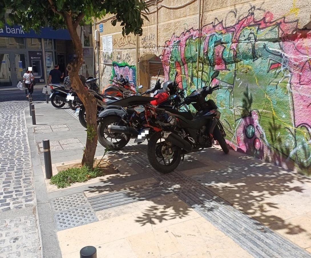 μηχανάκια στάθμευση