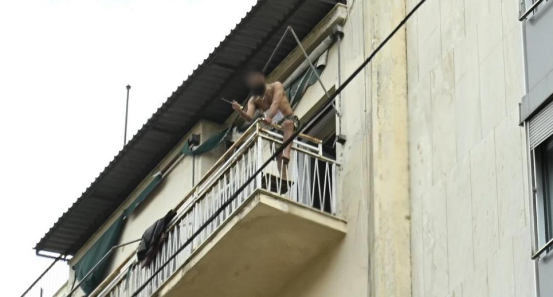 άνδρας απειλει