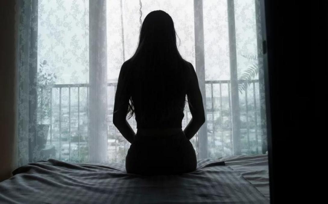 ΓΥΝΑΙΚΑ ΣΠΙΤΙ