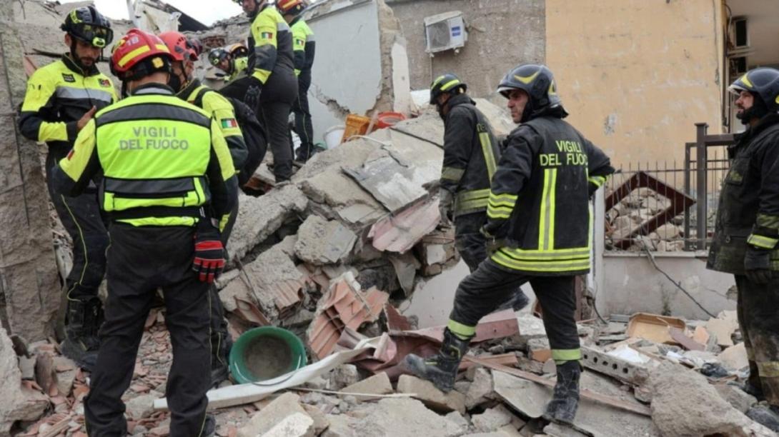 κατάρρευση κτιρίου νάπολη