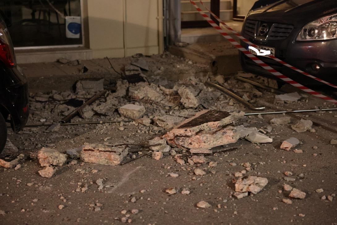 τρία πεύκα μπαλκόνι