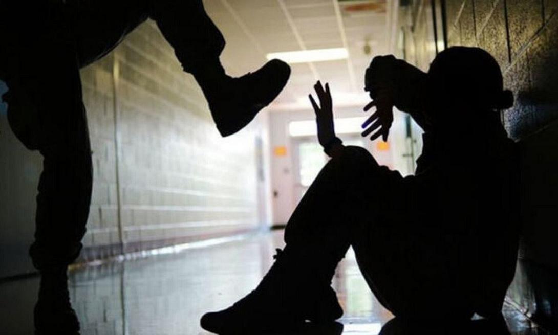 βία ανήλικοι