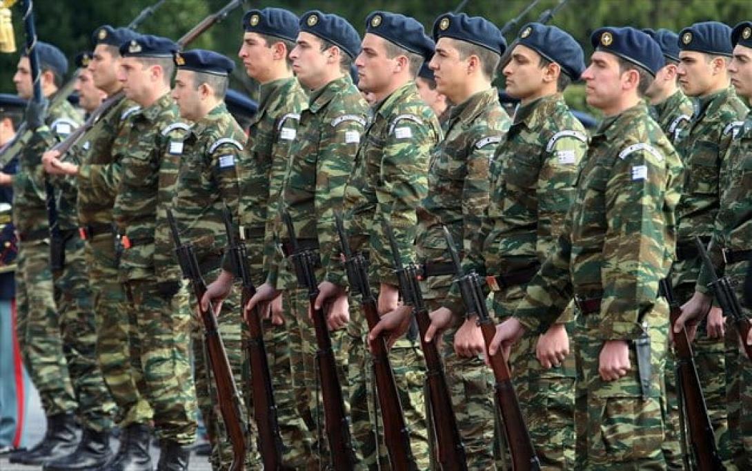 στρατιώτες
