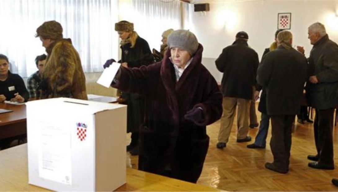 Στις κάλπες οι Κροάτες για την εκλογή προέδρου
