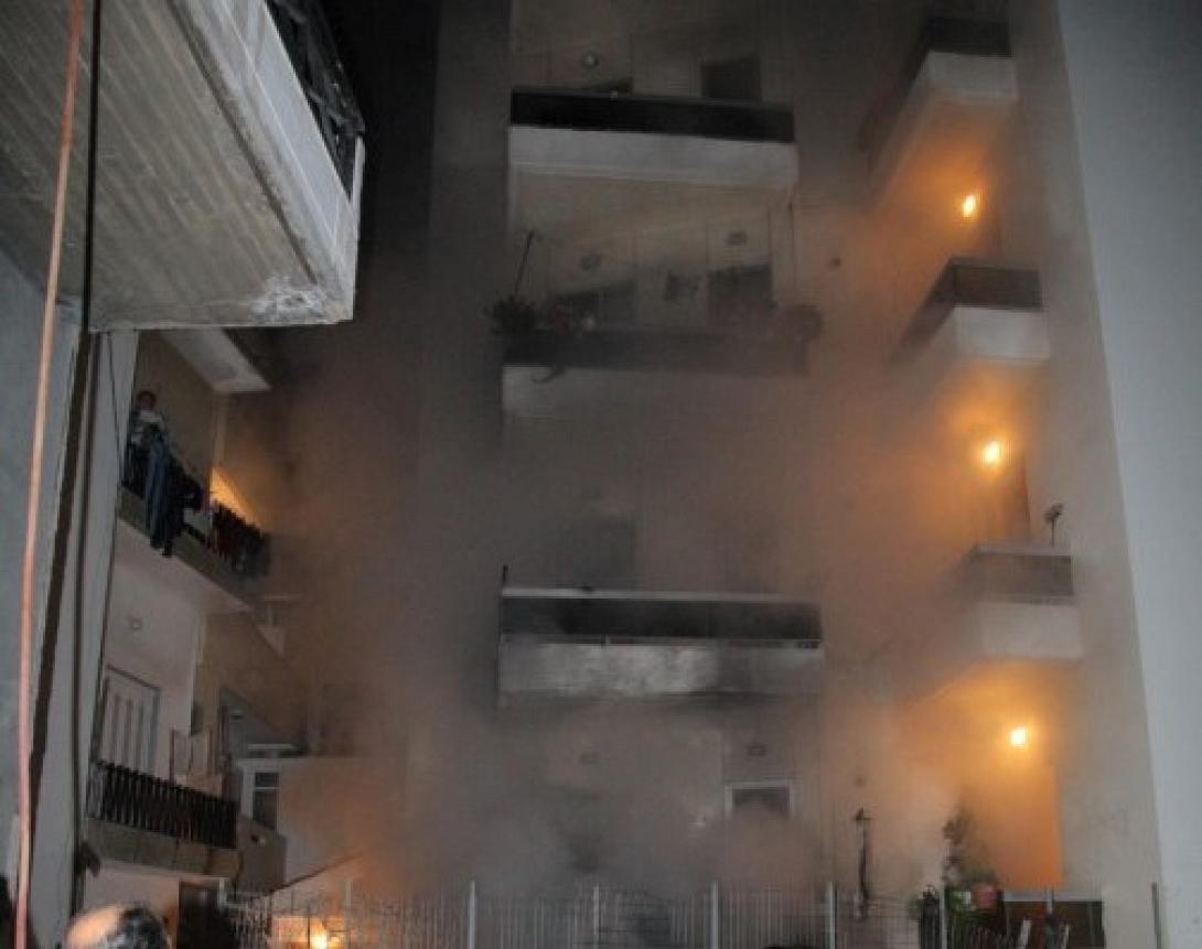Μεγάλη φωτιά σε διαμέρισμα στην οδό Μάχης Κρήτης στο Ηράκλειο
