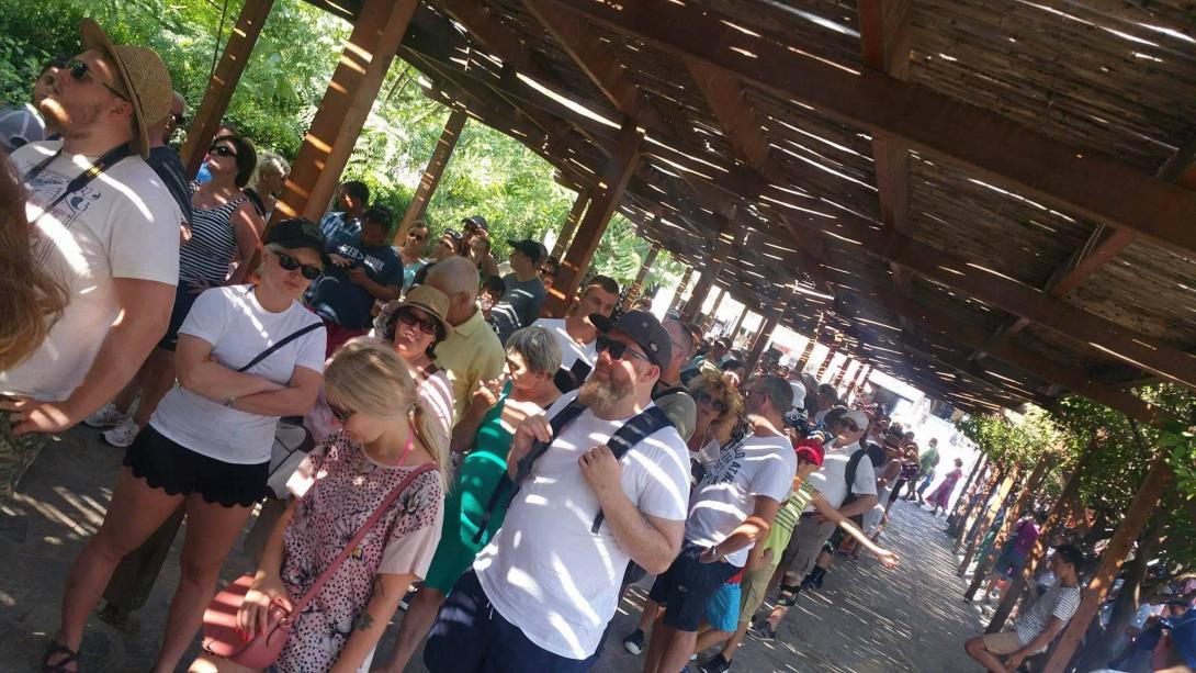 τουρίστες κνωσός