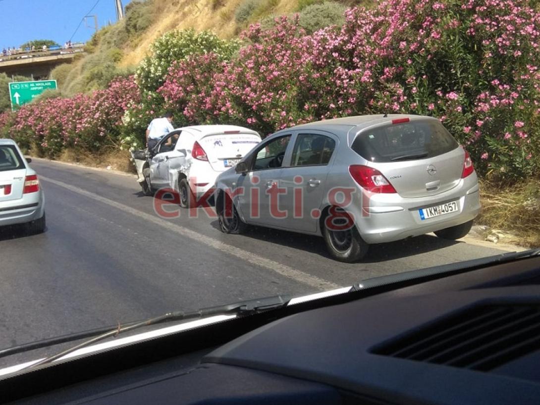 Τα δύο οχήματα που ενεπλάκησαν στο συμβάν.