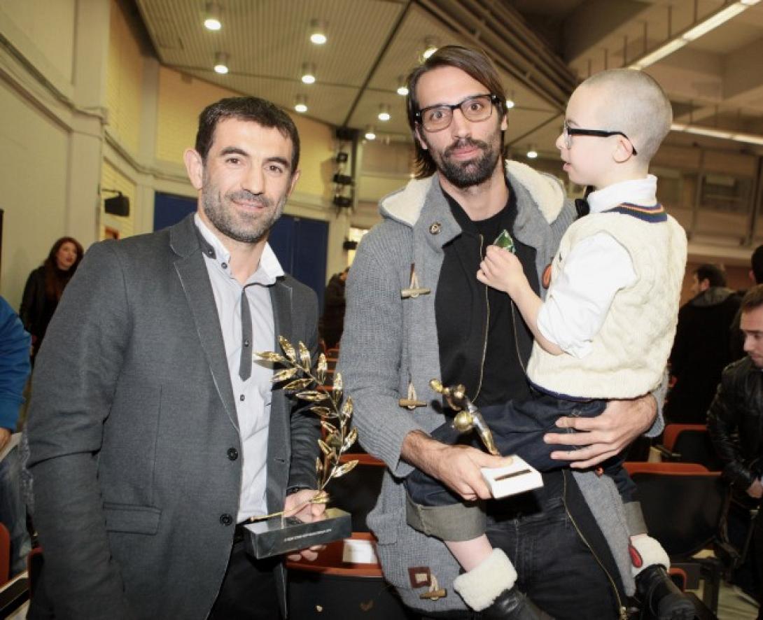 Συγκίνηση στη βράβευση Σαμαρά με τον μικρό Jay