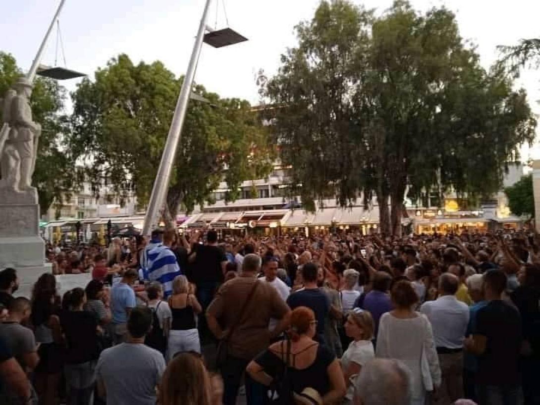 Από τη συγκέντρωση στο κέντρο του Ηρακλείου.