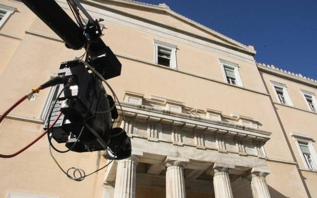 Με έκτακτα δελτία τα διεθνή δίκτυα μεταδίδουν το exit poll